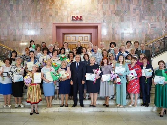Лучшим работникам учреждений социального обслуживания вручили премии губернатора Иркутской области