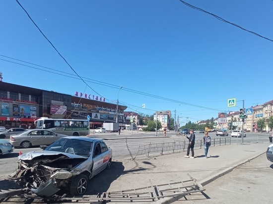 В социальных сетях Омска появился видеофрагмент наезда на пешеходов в Нефтяниках