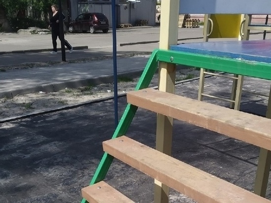 Проблемной детской площадкой в Брянске займется Николай Алексеенко