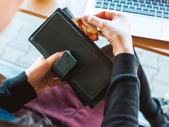 В Смоленской области полицейские поймали вора, укравшего карту у родственницы