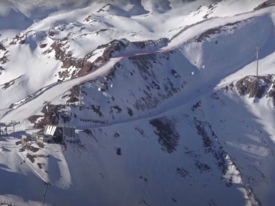 На Эльбрусе спасли упавшего в расщелину альпиниста