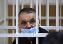 Адвокаты обвиняемого во взятках бывшего главы администрации Читы Олега Кузнецова в ходе прений сторон заявили о недоказанности вины своего подзащитного, которого гособвинение попросило отправить в колонию на 13 лет