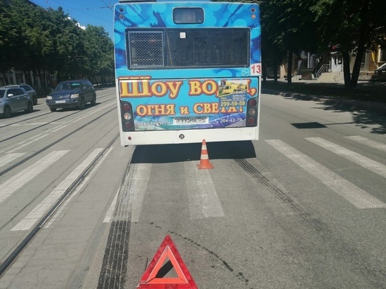 В Новосибирске сбитый автобусом школьник попал в больницу с сотрясением