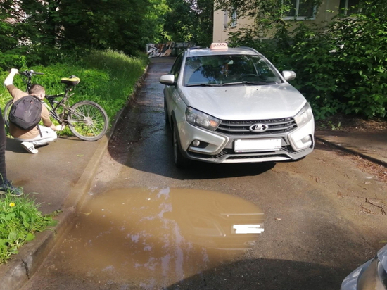 В Рязани велосипедист получил травмы после ДТП с автомобилем такси