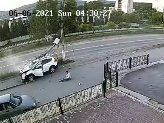 В Челябинской области разыскивают водителя, который снес ЛЭП и уехал