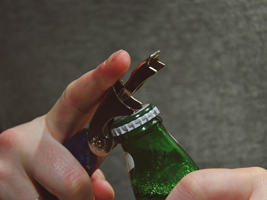 Юная дончанка выплатит штраф за распитие пива на детской площадке