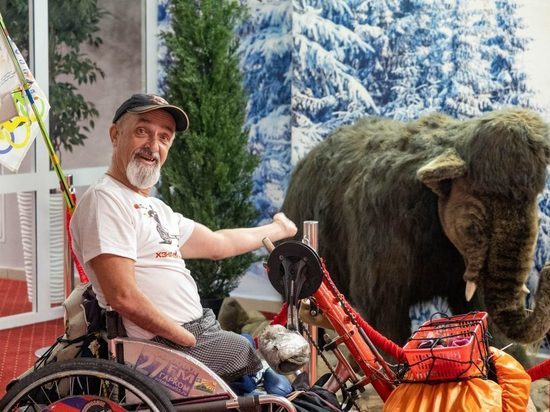 Известный паравелосипедист путешествует по Югре