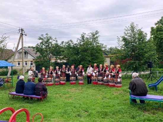 В отдаленных селах Белгородской области организуют концерты с помощью автоклуба