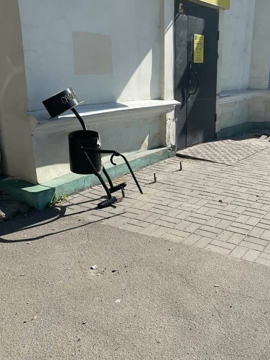 В Смоленске на место вернулась урна-джентльмен