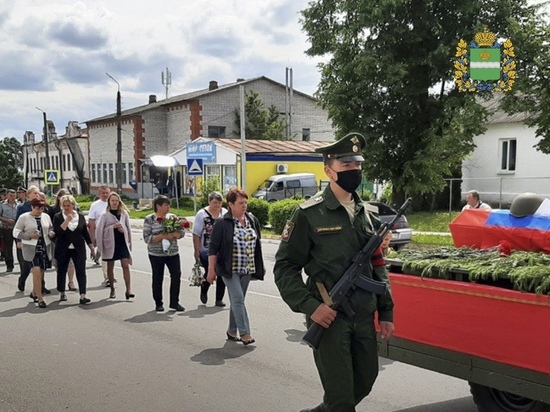 В Калужской области захоронили найденные под Тулой останки бойца