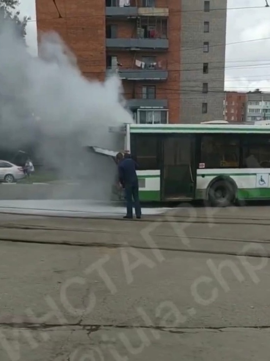В Туле на улице Кутузова задымился рейсовый автобус
