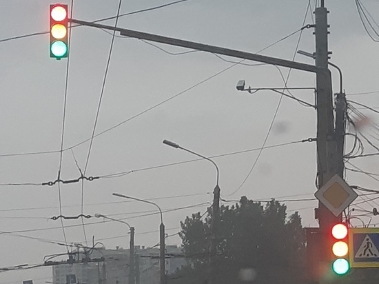На Московском шоссе в Рязани у светофоров одновременно загорелись все секции