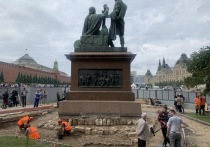 Памятник Минину и Пожарскому находится в аварийном состоянии — скульптуру нужно срочно «лечить»