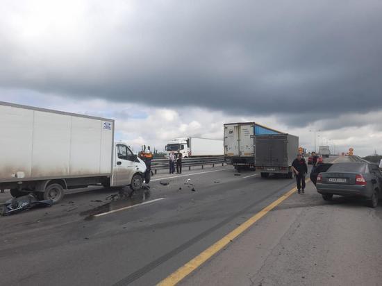 В Ростовской области два человека пострадали в ДТП с двумя грузовиками