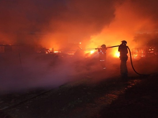 Животноводческая ферма площадью более 1500 м сгорела в деревне Круглово в Красноярском крае