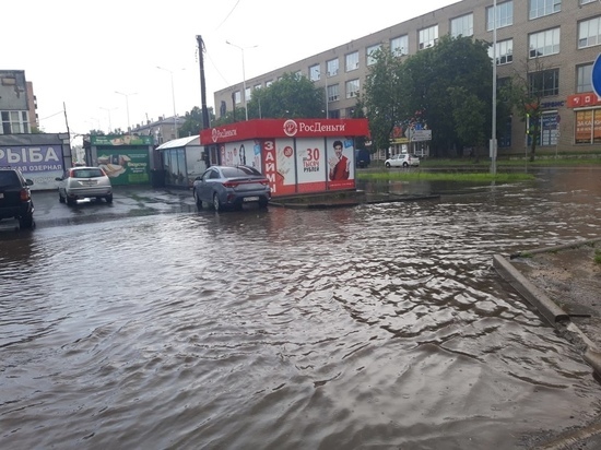 Почему улица Фабрициуса ушла под воду, рассказали власти Пскова