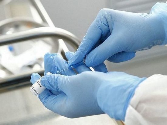 На Кубани от коронавируса провакцинировали 31 тысячу медработников