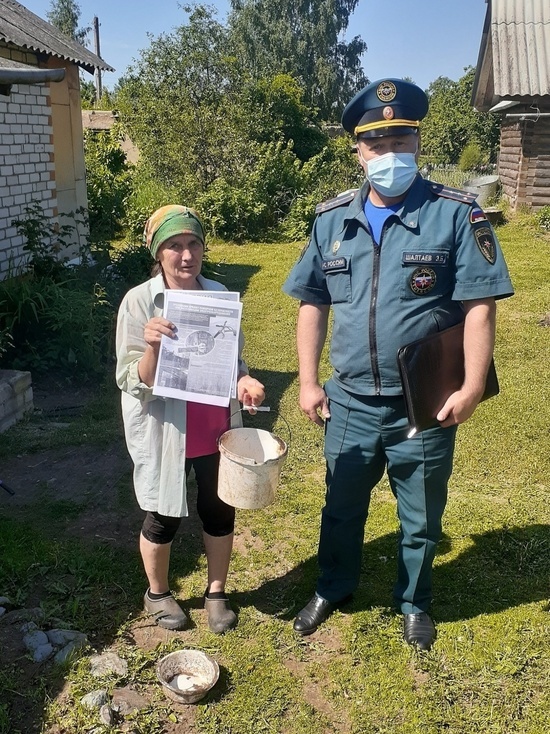 Жителям Новосокольнического района рассказали о правилах пожарной безопасности