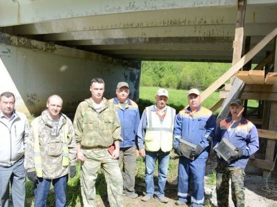 Костромские технологии: в Мантурове мост через реку Янга отремонтировали при помощи домкратов