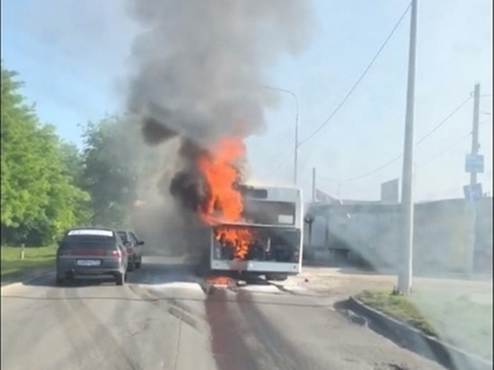 В Ростове сгорел пассажирский автобус