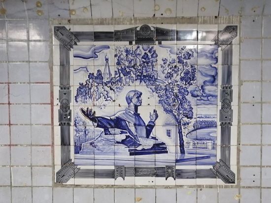 В подземном переходе в Рязани нашли старые плиты с изображением города