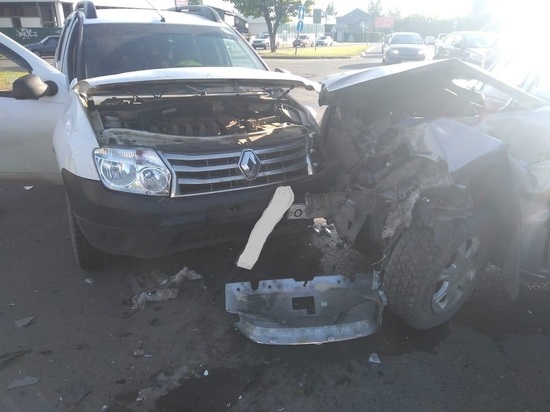 В Костроме две автоледи устроили крупную аварию