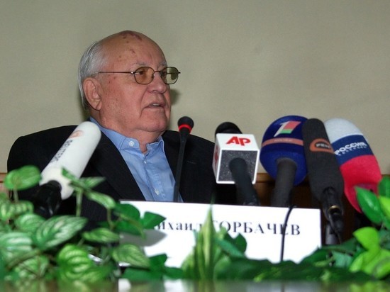 Помощник Горбачева прокомментировал слова генерала Руцкого о его «боязни прослушки»