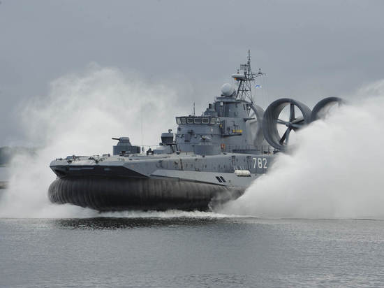 Черноморский флот приступил к слежению за эсминцем США
