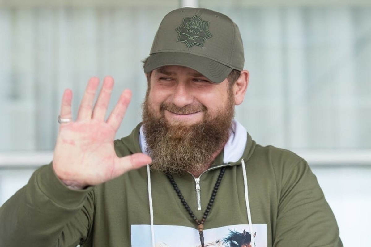 Что означает слово дон кадыров. Рамзан Дон. Дон Дон Кадыров. Рамзан в кепке. Рамзан Кадыров в кепке.