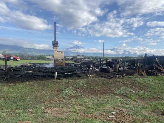 Два пенсионера сгорели ночью в своем доме в селе Алла в Бурятии