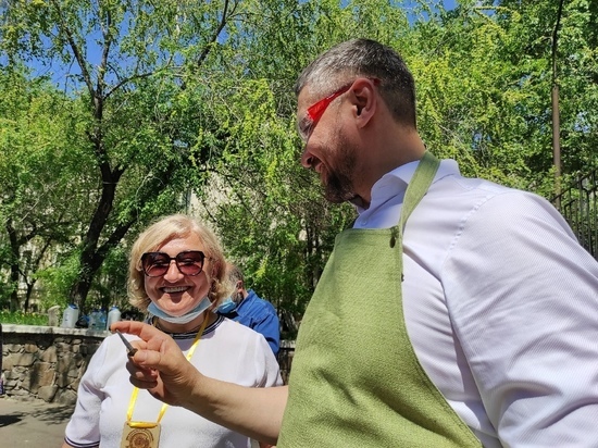 Осипов выковал «гвоздь желания» на фестивале «Люди и солнце» в Чите