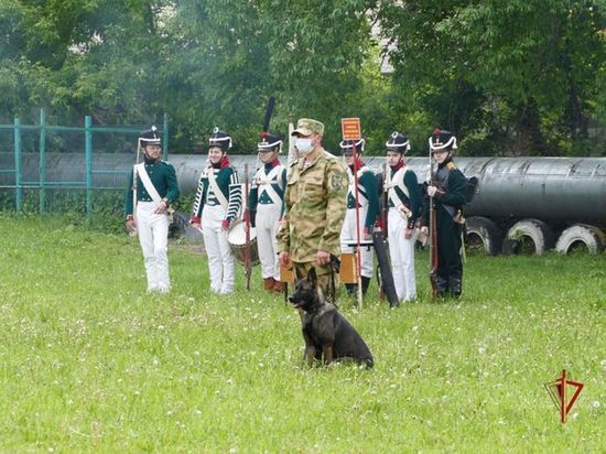 Росгвардейцы провели в Томске военные сборы со студентами ко Дню России