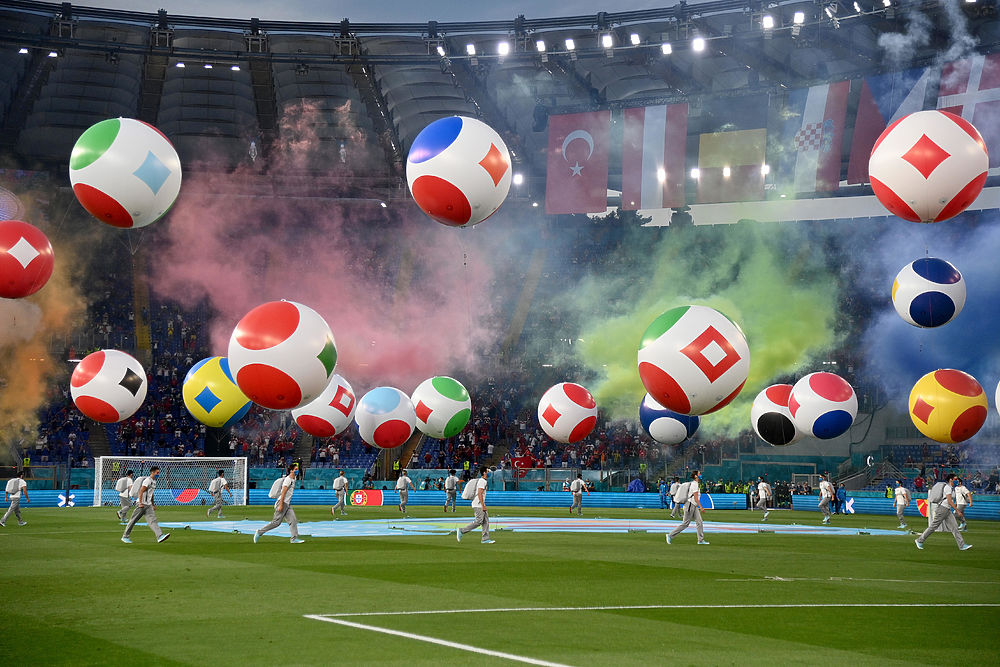 Чемпионат Европы стартовал: лучшие кадры церемонии открытия