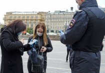 В пресс-службе аппарата мэра Москвы заявили, что столичные власти пока не обсуждают возможность введения спецпропусков на фоне ухудшения эпидемиологической ситуации