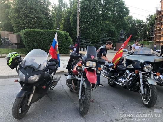 В Смоленске прошел мотопробег, посвященный Дню России