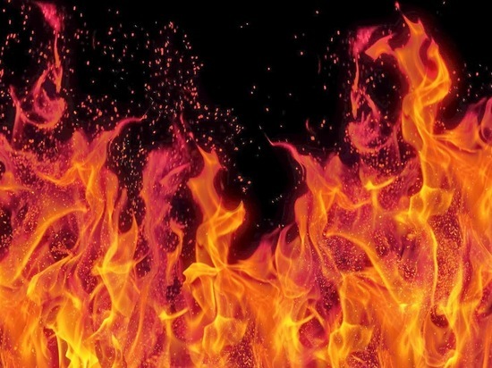 В Бурятии лесной пожар тушили два десятка человек