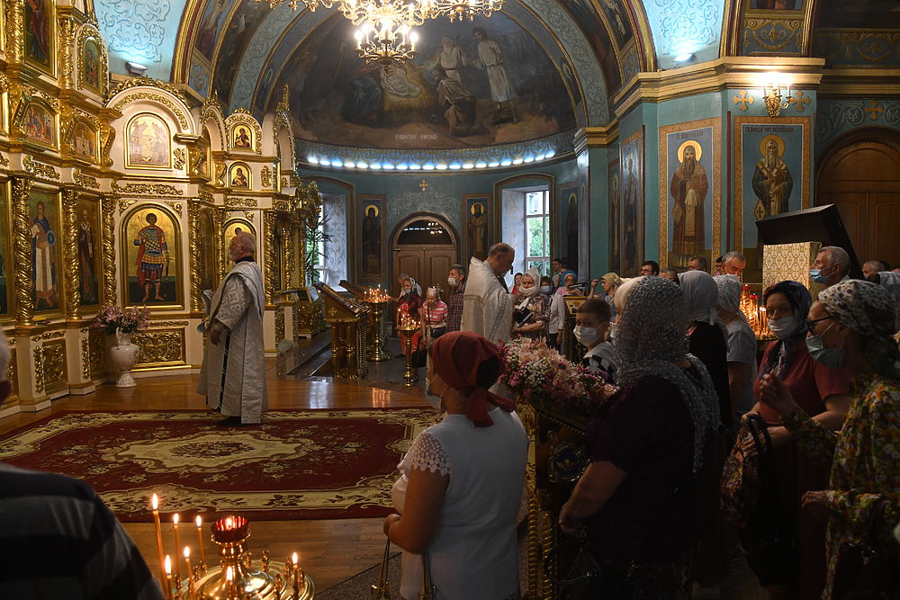 Мощи Александра Невского в Волгограде пробудут до Троицы: фото из храма
