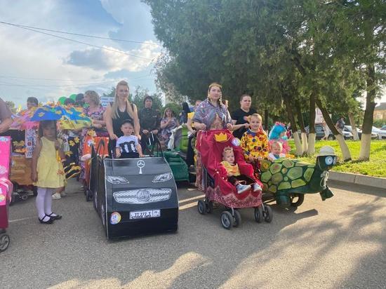 Более 100 семей украсили детские коляски для парада на Ставрополье