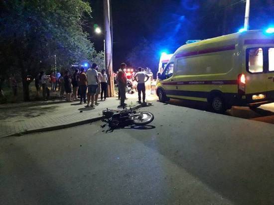 «Врачи пытались реанимировать»: в Астрахани в ДТП погиб мотоциклист