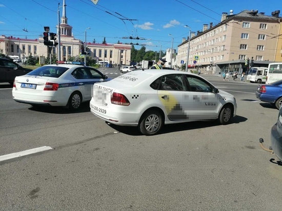 Водитель такси перевозил ребенка без детского автокресла в Петрозаводске