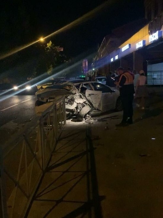 Ночью в Казани пьяный водитель протаранил авто: двое детей и взрослый пострадали