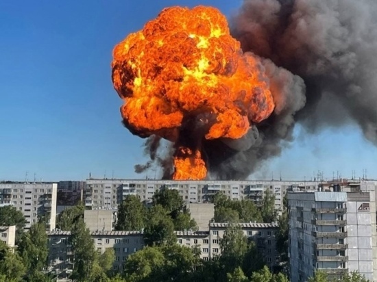 Сотрудники МЧС ликвидируют пожар на АЗС в Новосибирске: официальная информация