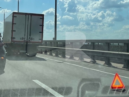 В Рязани из-за сломанного грузовика на Солотчинском шоссе образовалась пробка
