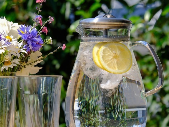 Врач-гастроэнтеролог развеяла миф о пользе 3 литров воды в день