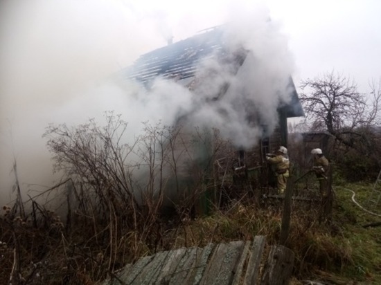 В Смоленской области горел частный жилой дом
