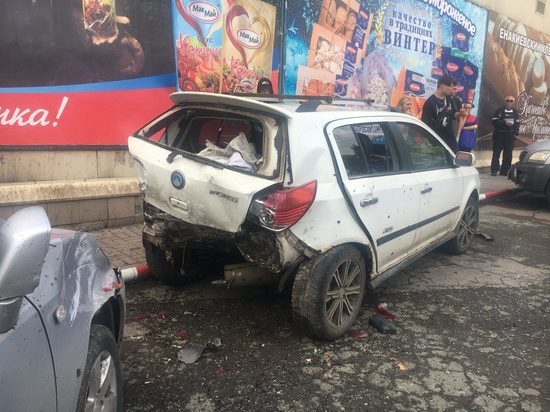 В Енакиево столкнулись 4 автомобиля и 1 пешеход