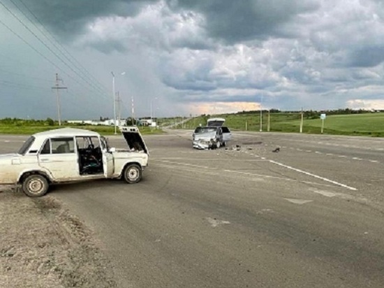 В Белгородской области при столкновении легковушек пострадали пять человек