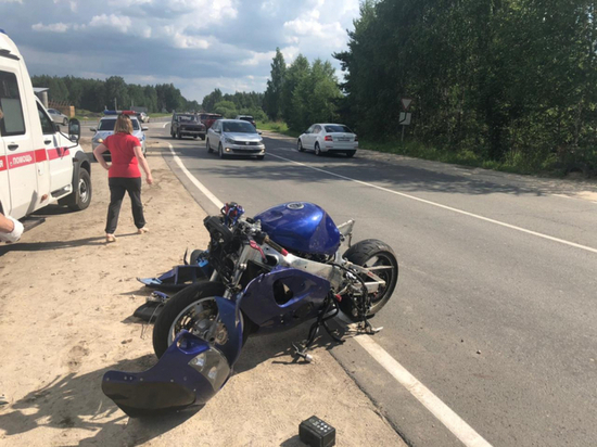 Под Рязанью мотоциклист и его пассажирка пострадали в столкновении с Mazda