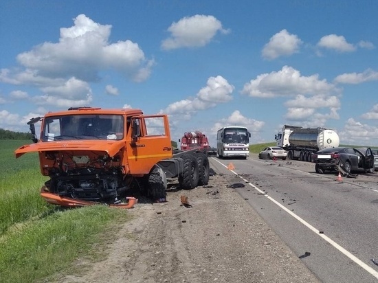 Водитель пострадал в массовом ДТП на трассе М-3 под Калугой