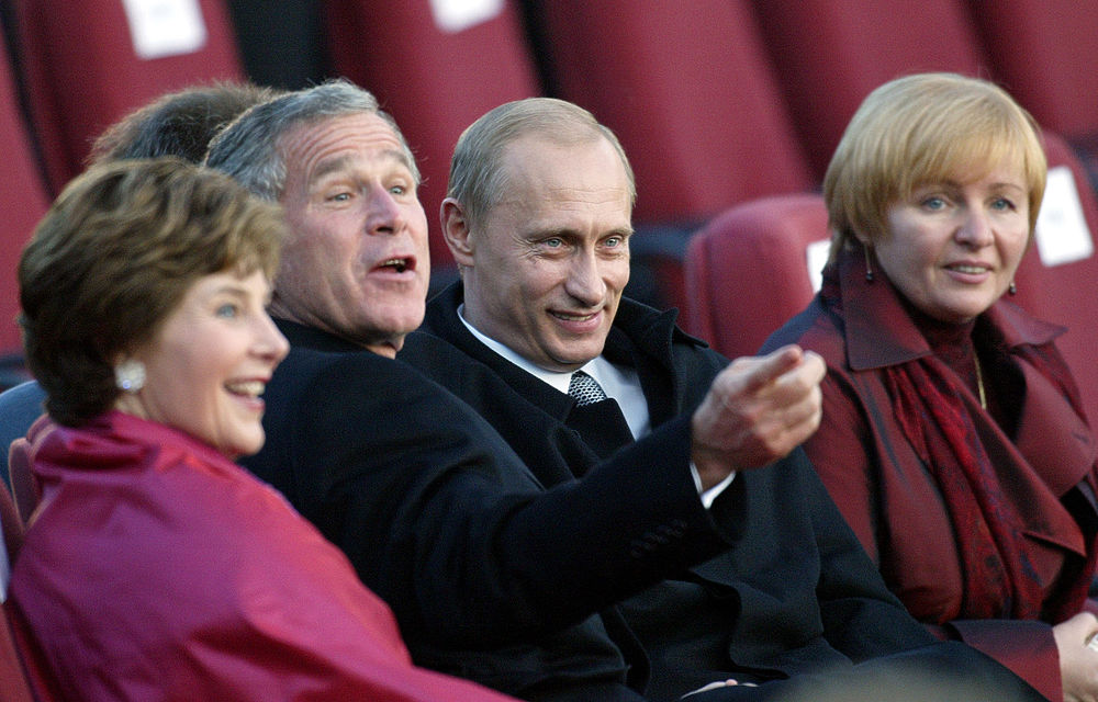 Нежные фото Путина с президентами США: когда его еще любили